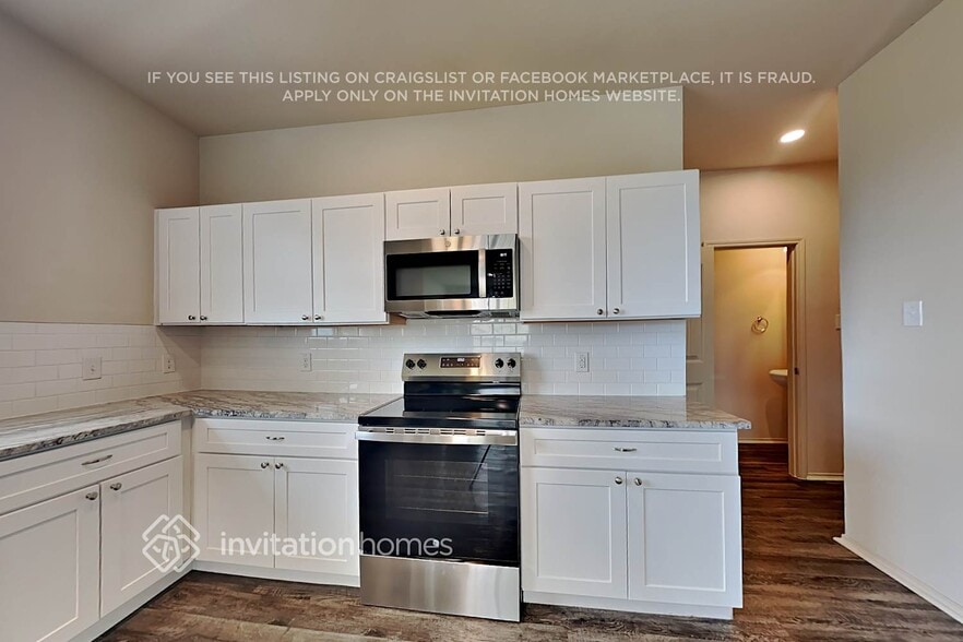 Building Photo - 2820 Englefield Green Dr