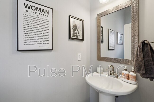 Building Photo - 1226 Grays Peak