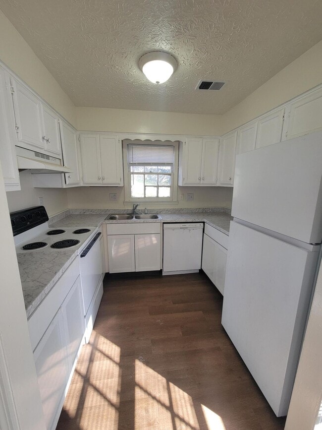 Building Photo - 415 Chapman Ct