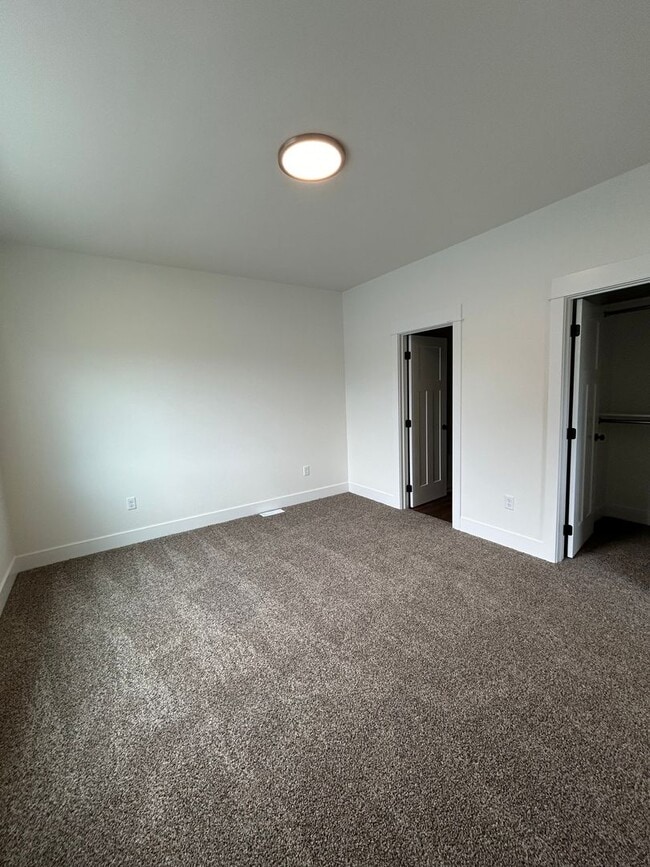 Building Photo - New Townhome
