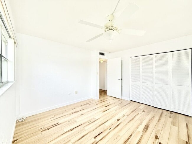 Building Photo - 445 32nd Ave N