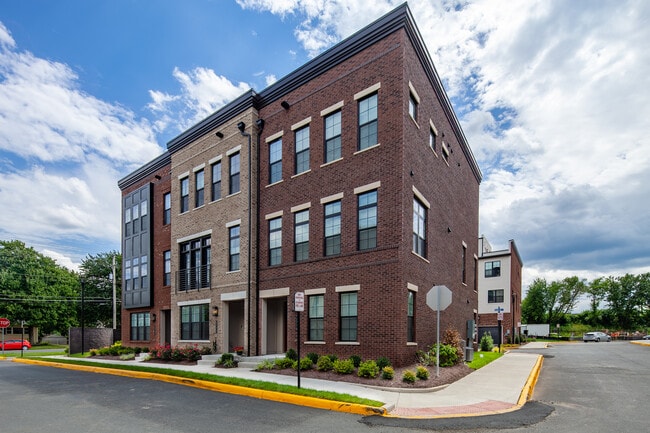 Building Photo - 1770 Violet Ridge Pl