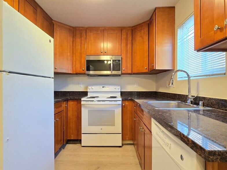 Building Photo - 3579 Agate Dr