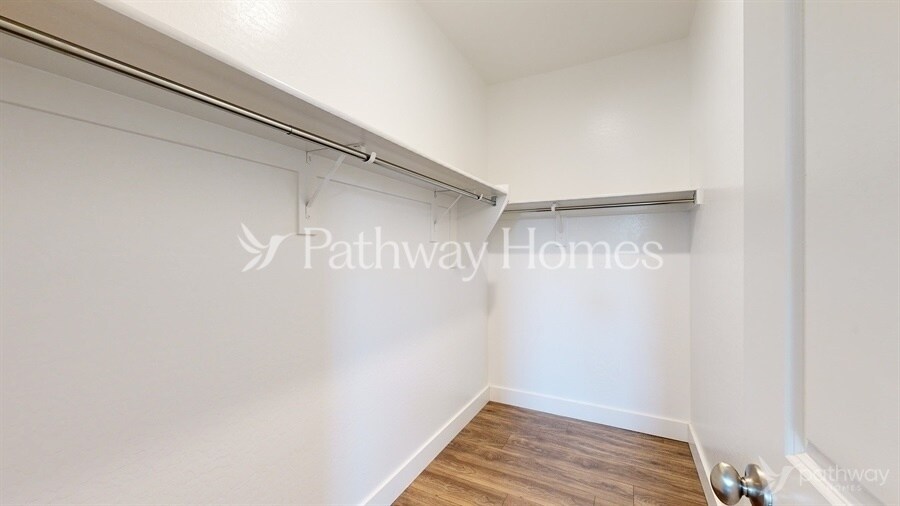 Building Photo - 30995 W Whitton Ave