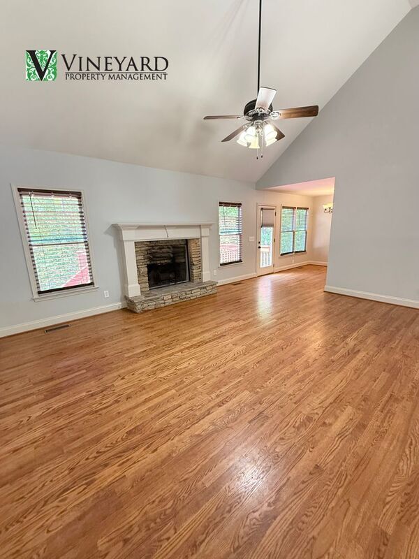 Building Photo - 102 Oak Ridge Trail