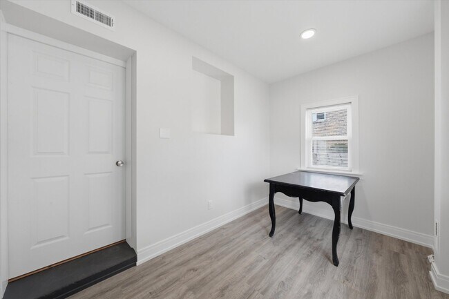Building Photo - 3244 W 62nd Pl