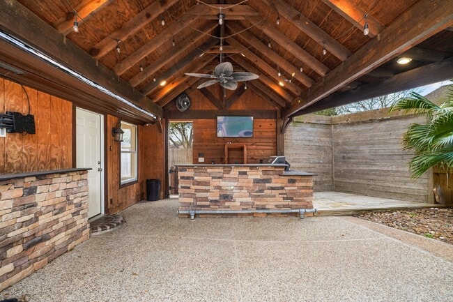 Building Photo - 2602 Cloverfield Ct