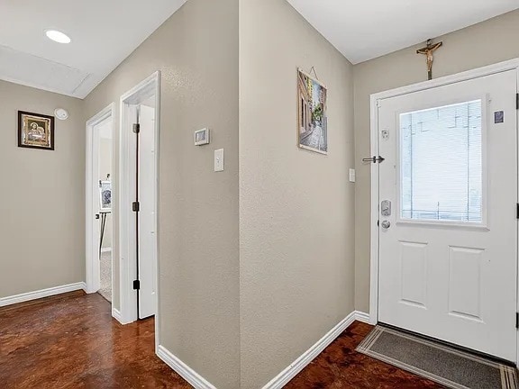 Building Photo - Comfy 4-Bed Midland Home with all appliances, backyard, attached garage, 6 min to grocery store