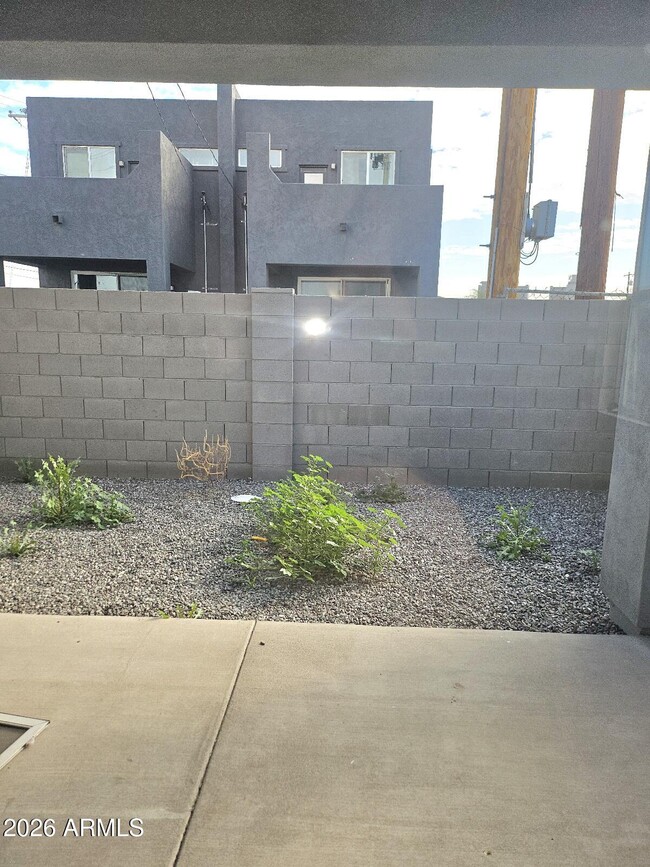 Building Photo - 1401 S 11th Ave