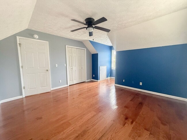 Building Photo - Sunroom, 2-Car Garage & Lawn Care Included | Pet-Friendly Cookeville Home