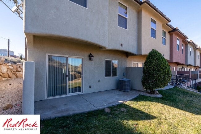 Building Photo - 3 Bedroom Townhome In Southgate Community