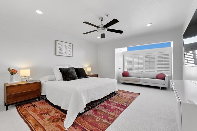 Building Photo - 835 Village Square S