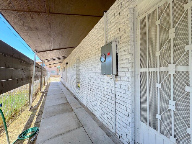 Building Photo - 231 Francis St