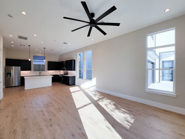 Building Photo - 5613 Leonard St