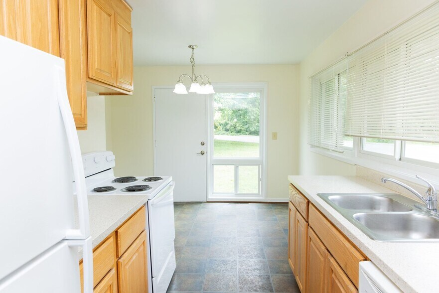 Primary Photo - Mimosa Court
