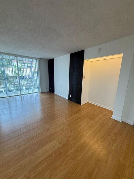 Building Photo - 404 NW 68th Ave