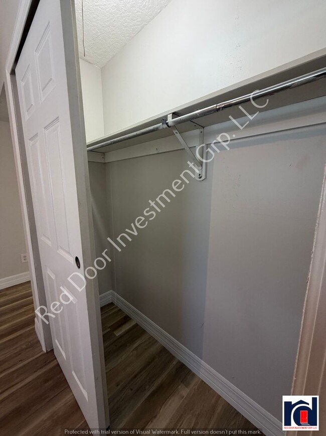 Building Photo - Renovated Spacious 2/2~w/All-in One Washer/Dryer & New AC~Deland