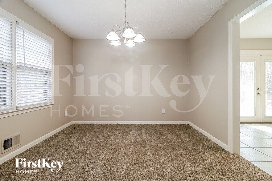 Building Photo - 560 Presidential Dr