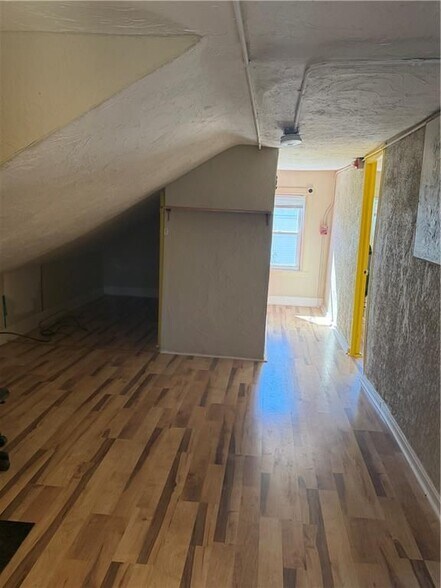 Building Photo - 69 Hope St