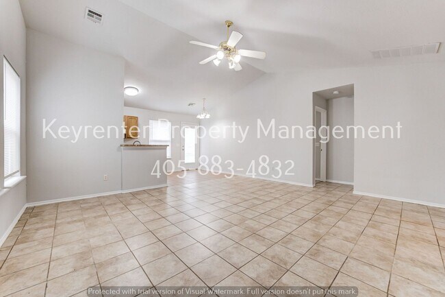 Building Photo - Cute 3BD/2BTH Duplex in Central East Norman!