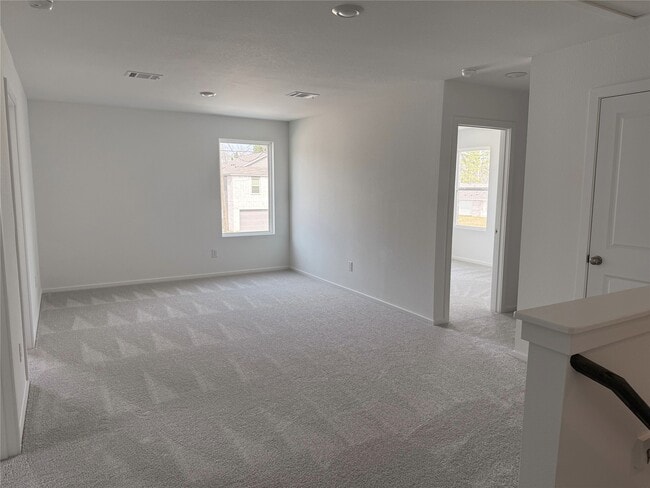 Building Photo - 25670 Roy Rogers Rd