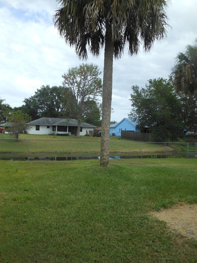 Building Photo - 3 BEDROOM, 2 BATH CANAL FRONT HOME CONVENI...