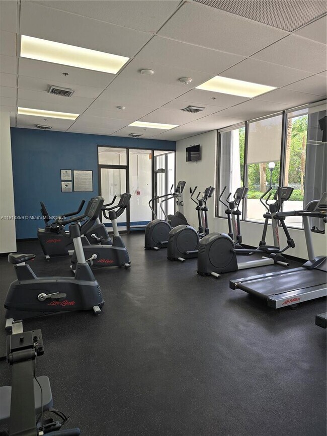 Building Photo - 100 Bayview Dr