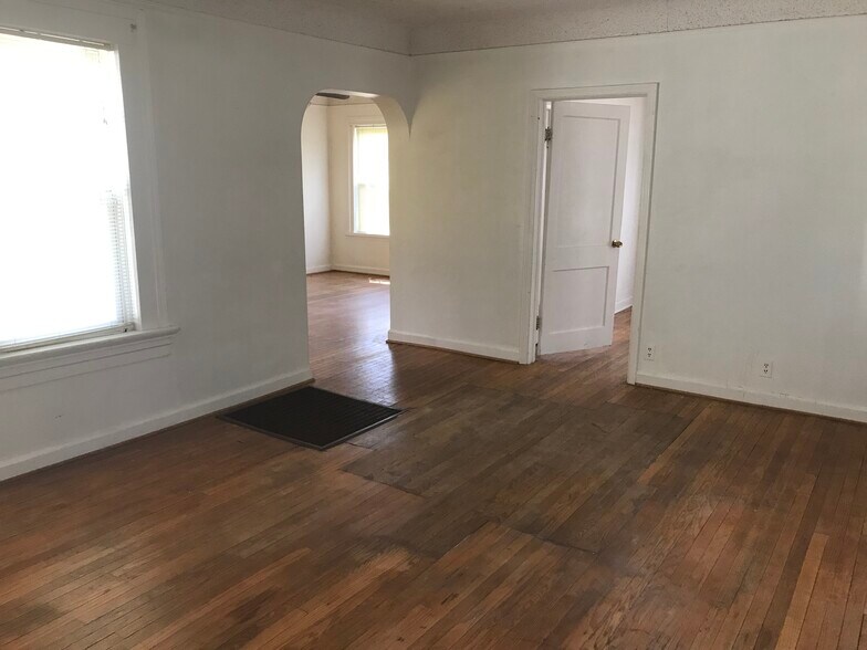 Building Photo - 336 N Main St