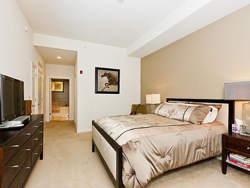 Building Photo - 1800 Amberley Ct