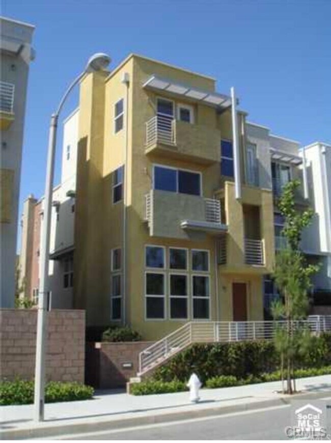 Building Photo - 367 E Memory Ln