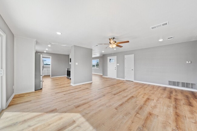 Building Photo - 2-5 ACRES IN HARKER HEIGHTS! FOUR BEDROOMS...