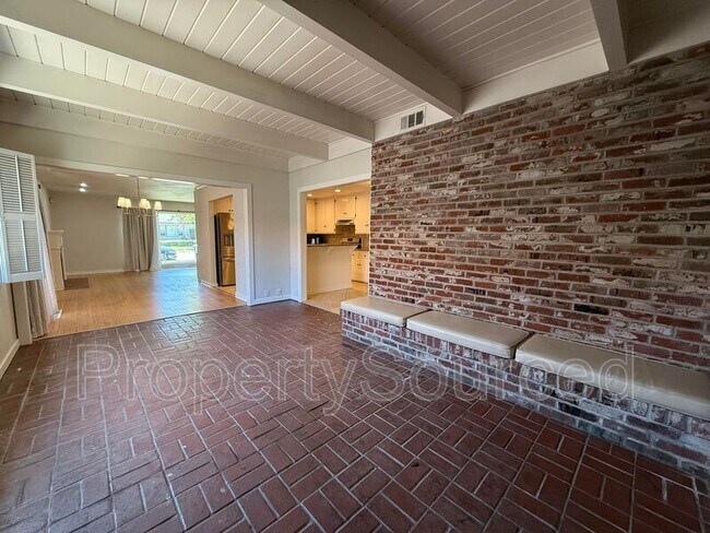 Building Photo - 1251 Middlefield Ave