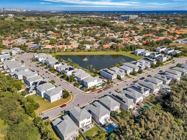 Building Photo - 1827 Lake Cove Dr