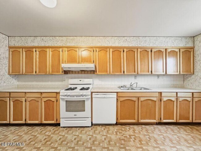Building Photo - 9351 Carranza Dr