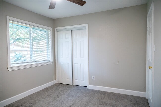 Building Photo - 5502 Elm Tree Dr