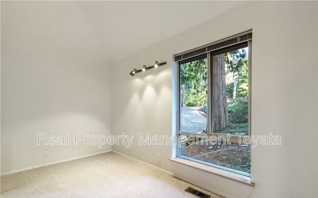 Building Photo - 14 Orchid Ct