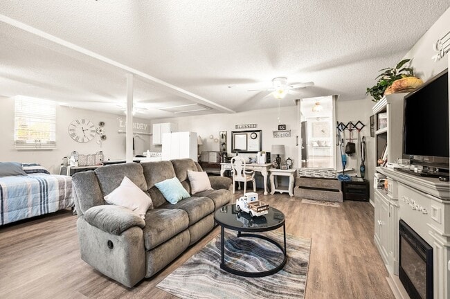 Building Photo - 808 Water View Terrace