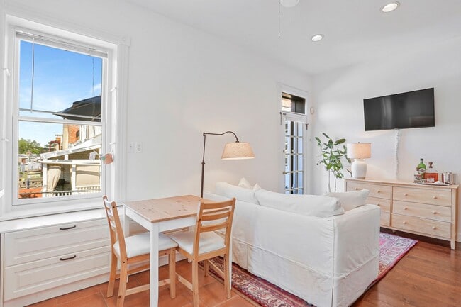 Building Photo - Kalorama Apartment – Renovated One-Bedroom with Private Balcony