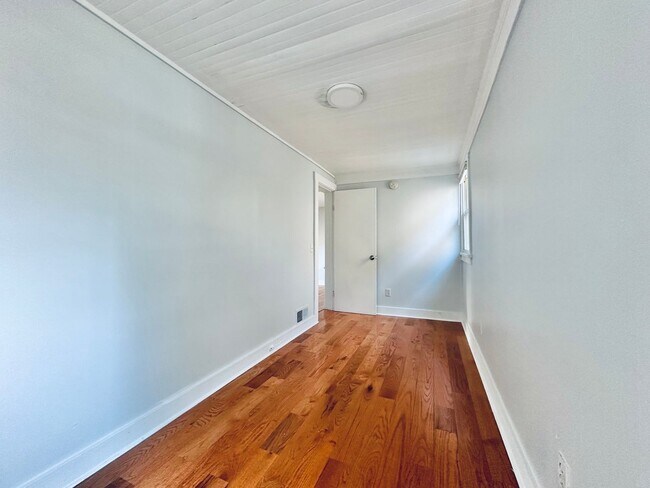 Building Photo - 179 Bradley St