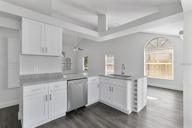 Building Photo - 8748 Exposition Dr