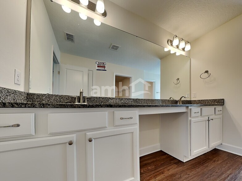 Building Photo - 302 Crestrun Loop