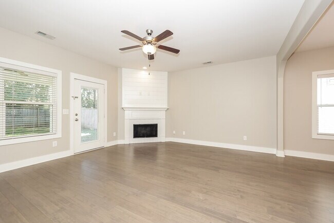 Building Photo - 4112 Stark St