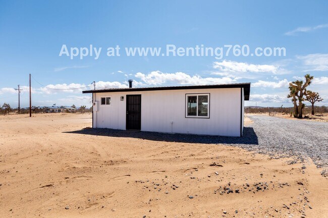Building Photo - Modern Comfort in Scenic Landers