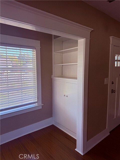 Building Photo - 119 N Cullen Ave