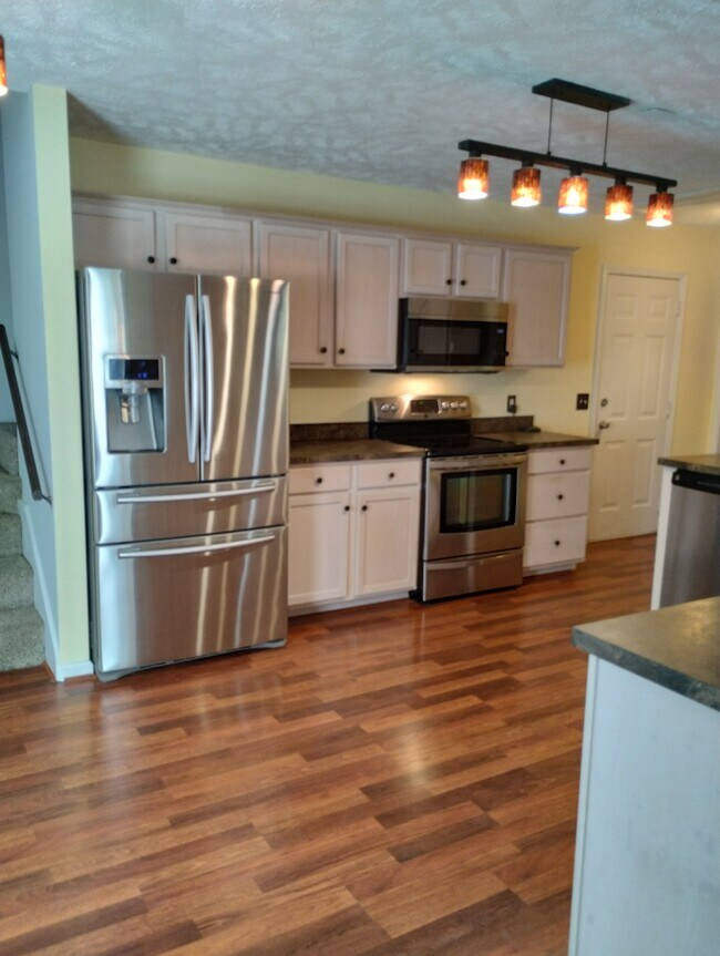 Building Photo - 688 Almondwood Pl