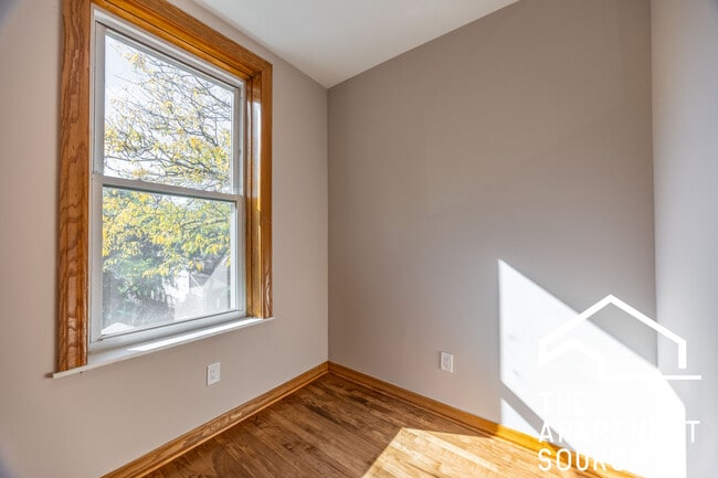 Building Photo - 2040 W Cullerton St