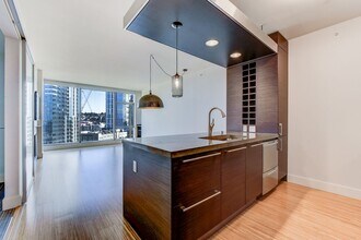 Building Photo - Elevated 1BR at Enso | Lake Views, Parking, Prime Location