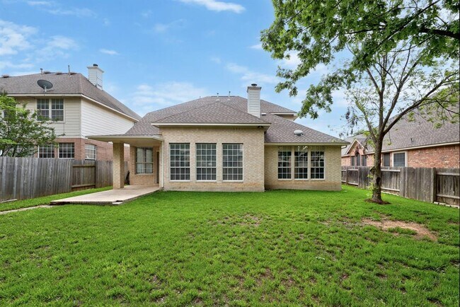 Building Photo - 15041 Calaveras Dr