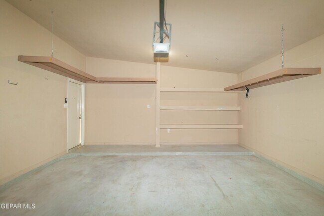 Building Photo - 14529 Jesus Almeida