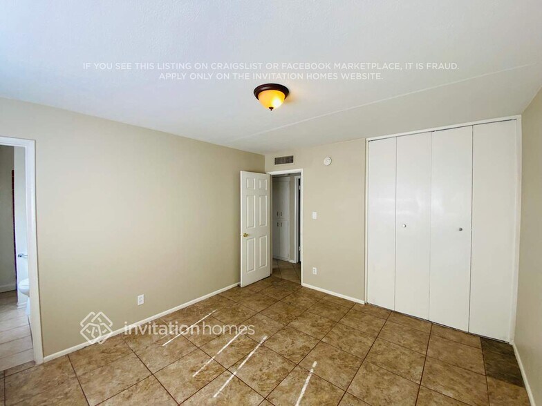 Building Photo - 3735 W Rose Ln